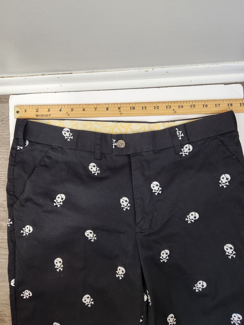 Loudmouth Golf Chino Shorts Black White Skull and Crossbone Eye Patch Sz 36 - Picture 4 of 8